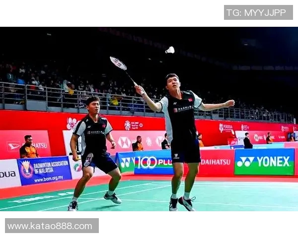 上海羽毛球队在精英赛中的灵活性展现与战术分析 上海羽毛球队在精英赛中的灵活性展现与战术分析