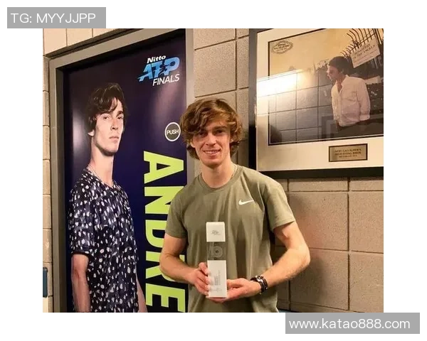 杭州网球队以77分领跑大满贯积分榜展现强劲实力与团队合作精神