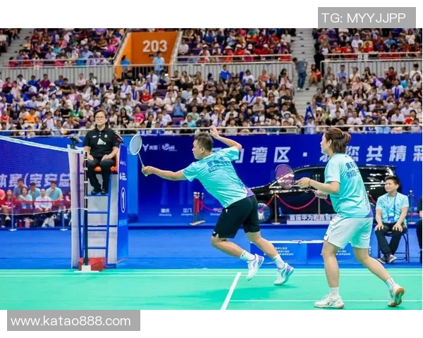 杭州羽毛球队在杯赛积分榜中以63分稳居第一名展现强劲实力 杭州羽毛球队在杯赛积分榜中以63分稳居第一名展现强劲实力