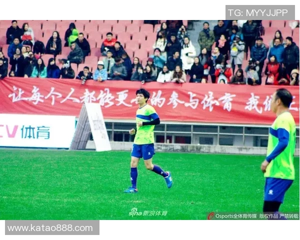 足球明星们在沙滩上的精彩瞬间尽显魅力与风采的照片集锦 足球明星们在沙滩上的精彩瞬间尽显魅力与风采的照片集锦