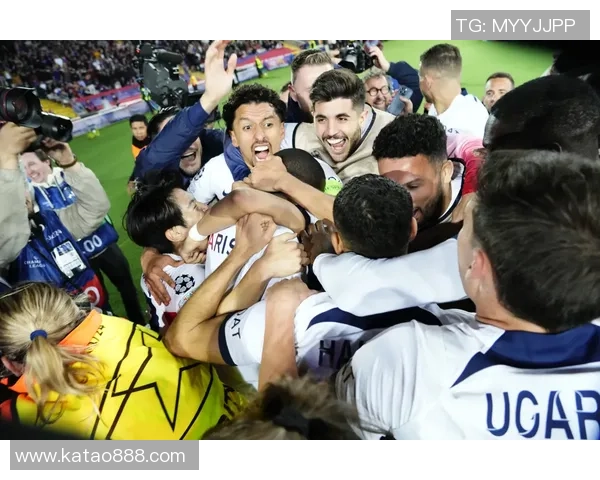 足球明星因比赛表现遭球迷怒斥被指懦夫引发热议视频曝光 足球明星因比赛表现遭球迷怒斥被指懦夫引发热议视频曝光